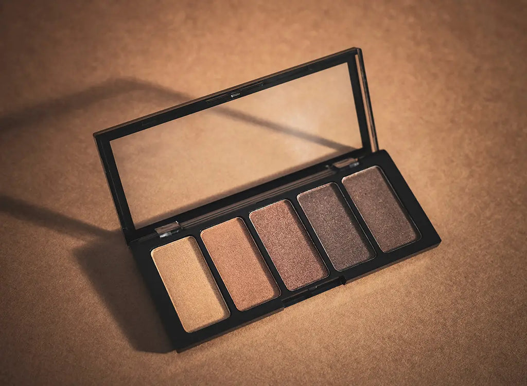 Culoarea anului 2025 in materie de makeup!