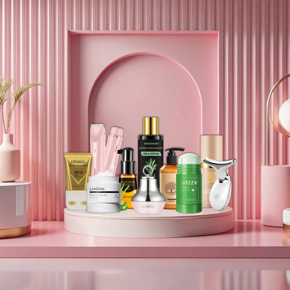 Un dispozitiv de masaj facial elegant, argintiu și alb, cu un design curbat, ergonomic.